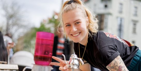 Baristka, která umí nejlepší filtrovanou kávu, je z doubleshotu.