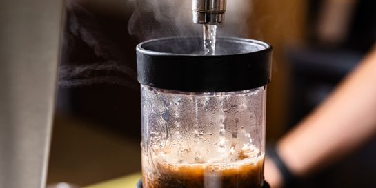 Káva a voda: jak složení vody ovlivňuje chuť a extrakci